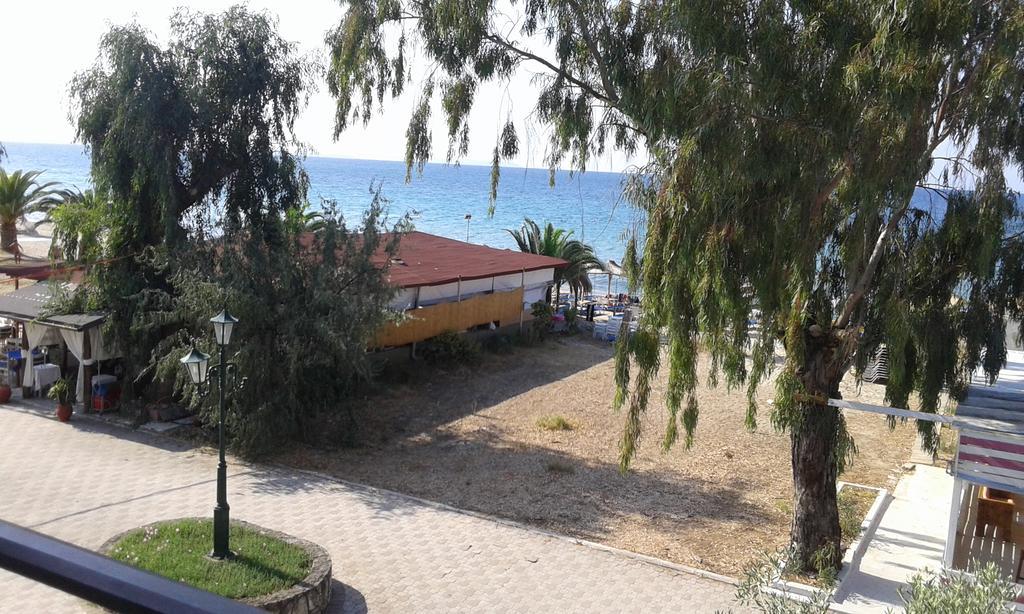 Seaside Studios Паралия Дионисиу Екстериор снимка